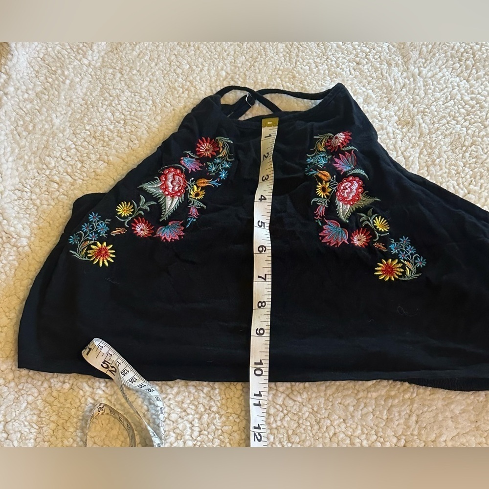 Messy Bun Just Chillin Women’s Black with Floral Crop Top Size Large - Picture 3 of 7